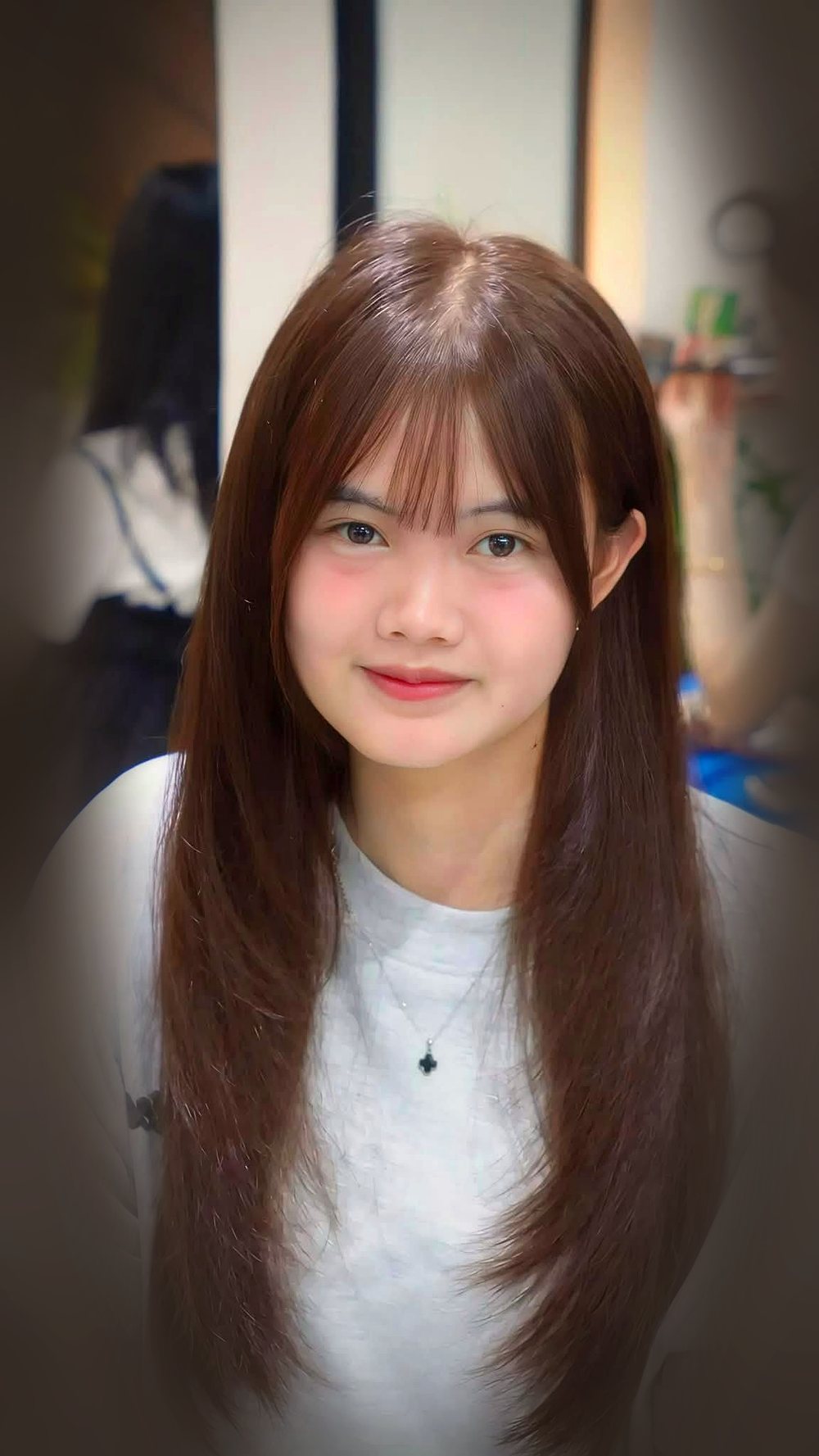 Tóc dài thẳng nhuộm nâu hạt dẻ tại TRIO Hair Studio