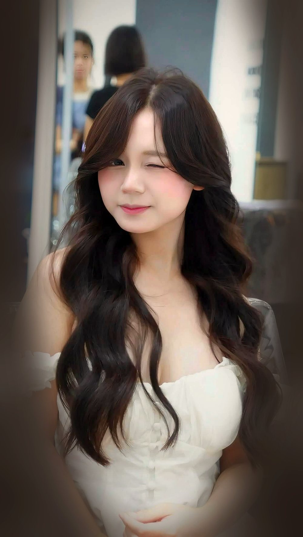 Tóc uốn sóng nhuộm nâu socola tại TRIO Hair Studio